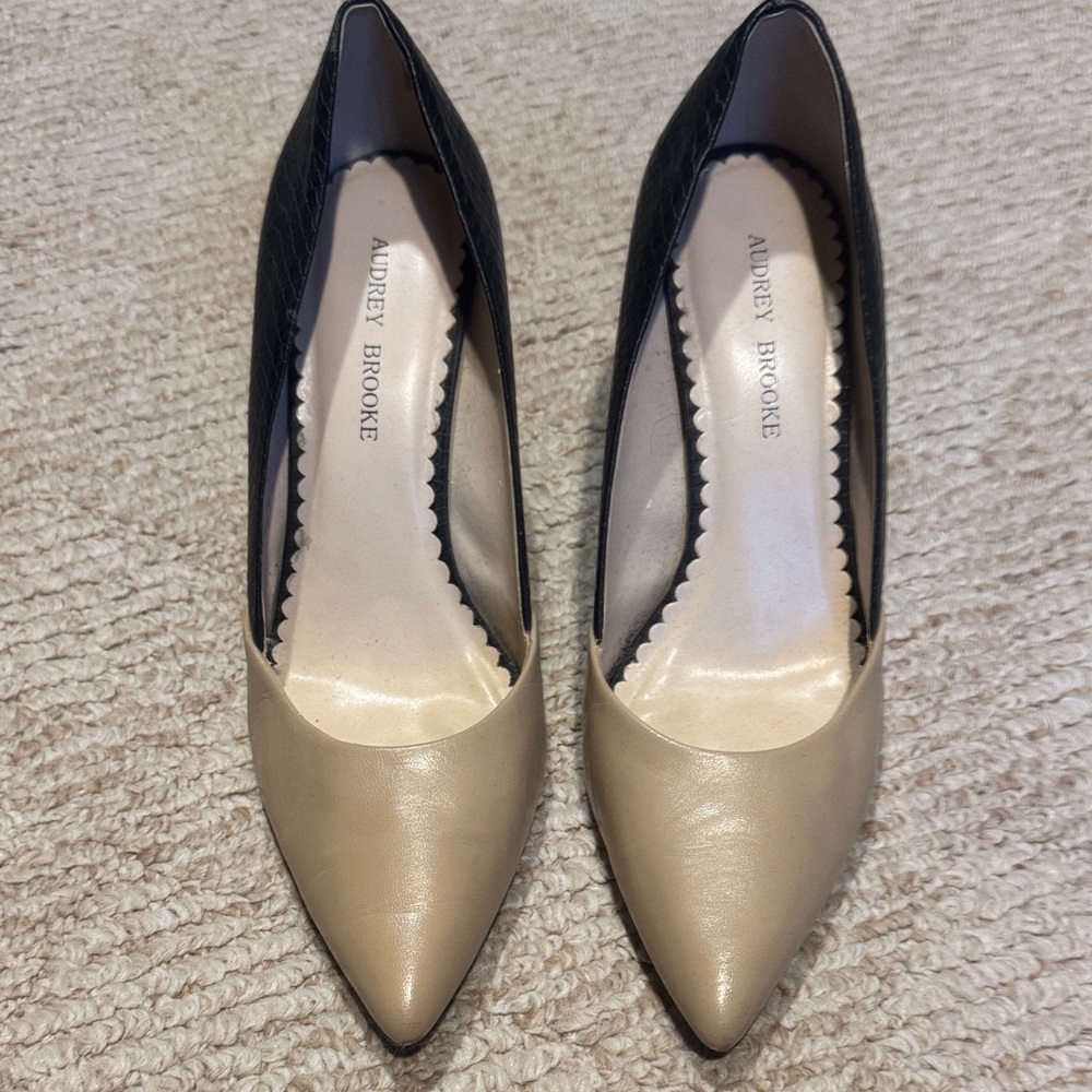 Audrey Brooke Black and Cream Heels